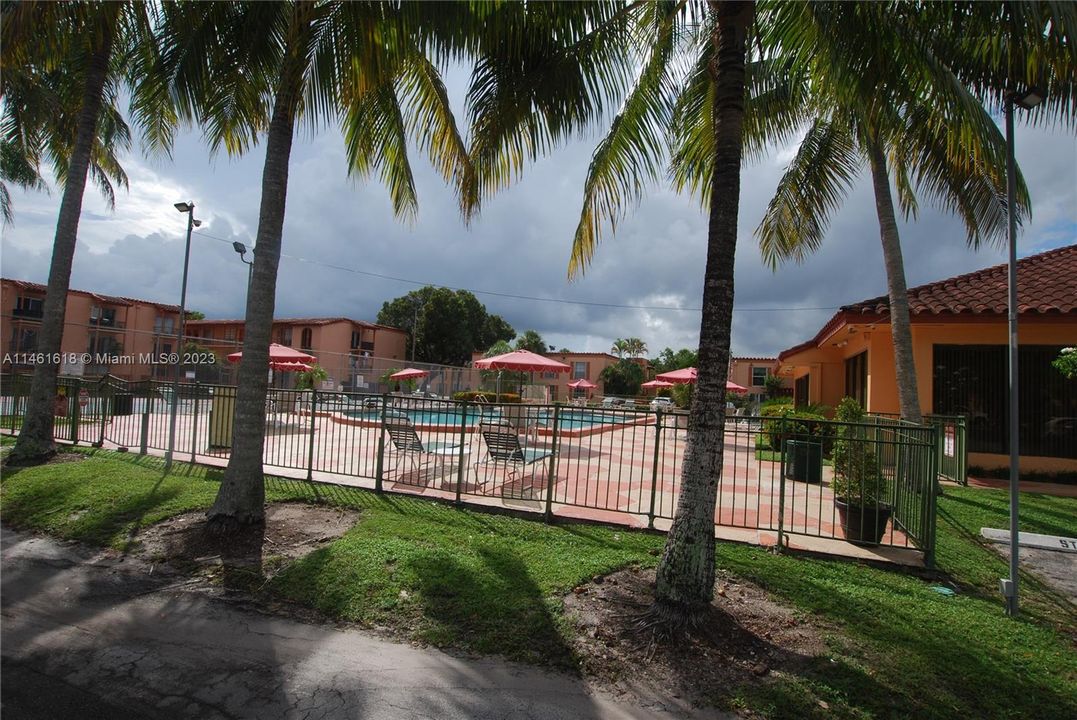 Recently Sold: $295,000 (2 beds, 2 baths, 918 Square Feet)