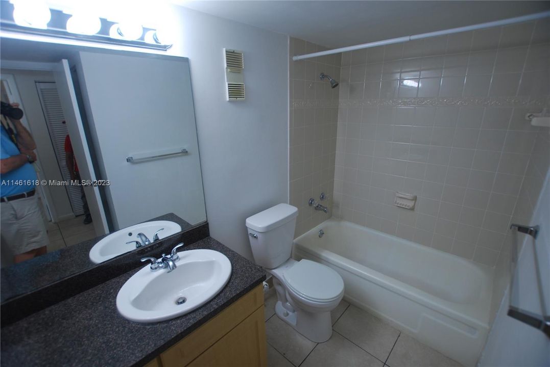 Recently Sold: $295,000 (2 beds, 2 baths, 918 Square Feet)