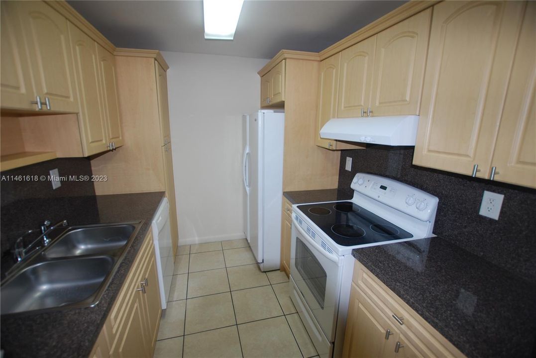 Recently Sold: $295,000 (2 beds, 2 baths, 918 Square Feet)