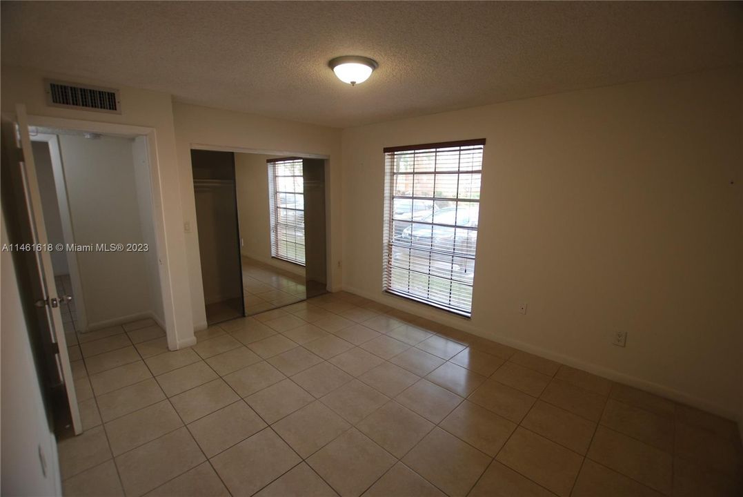 Recently Sold: $295,000 (2 beds, 2 baths, 918 Square Feet)