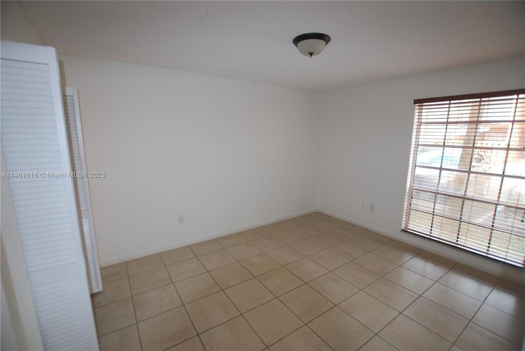 Recently Sold: $295,000 (2 beds, 2 baths, 918 Square Feet)