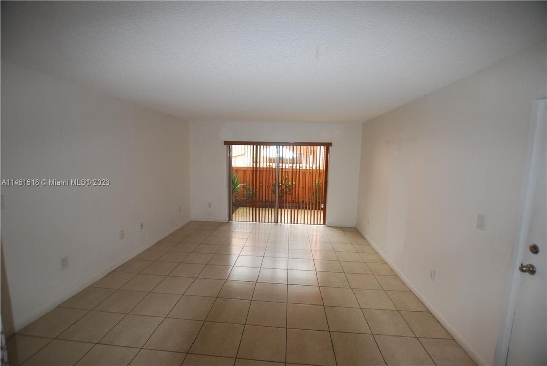 Recently Sold: $295,000 (2 beds, 2 baths, 918 Square Feet)