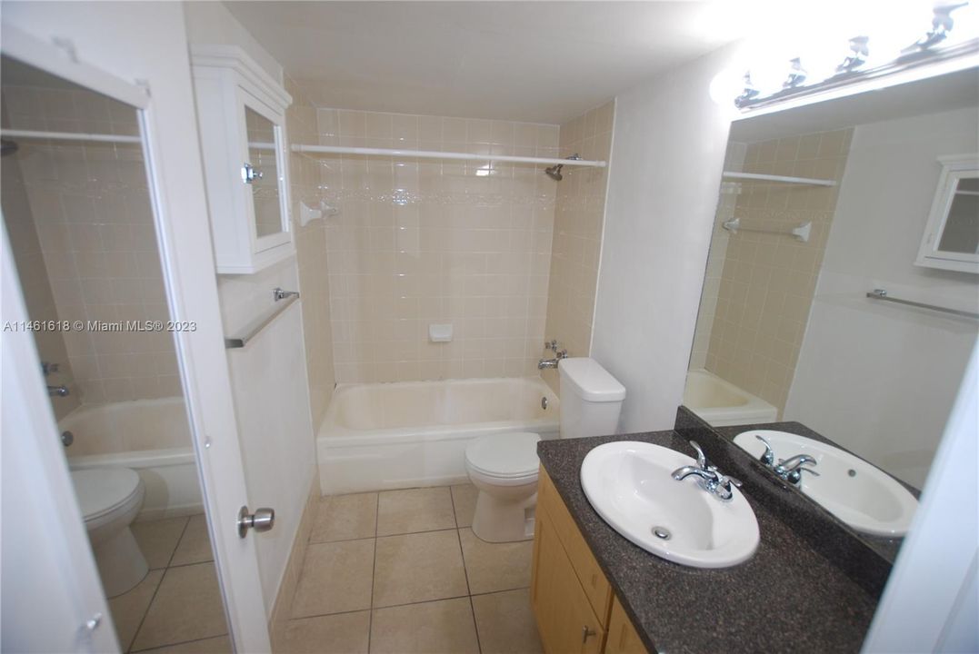 Recently Sold: $295,000 (2 beds, 2 baths, 918 Square Feet)