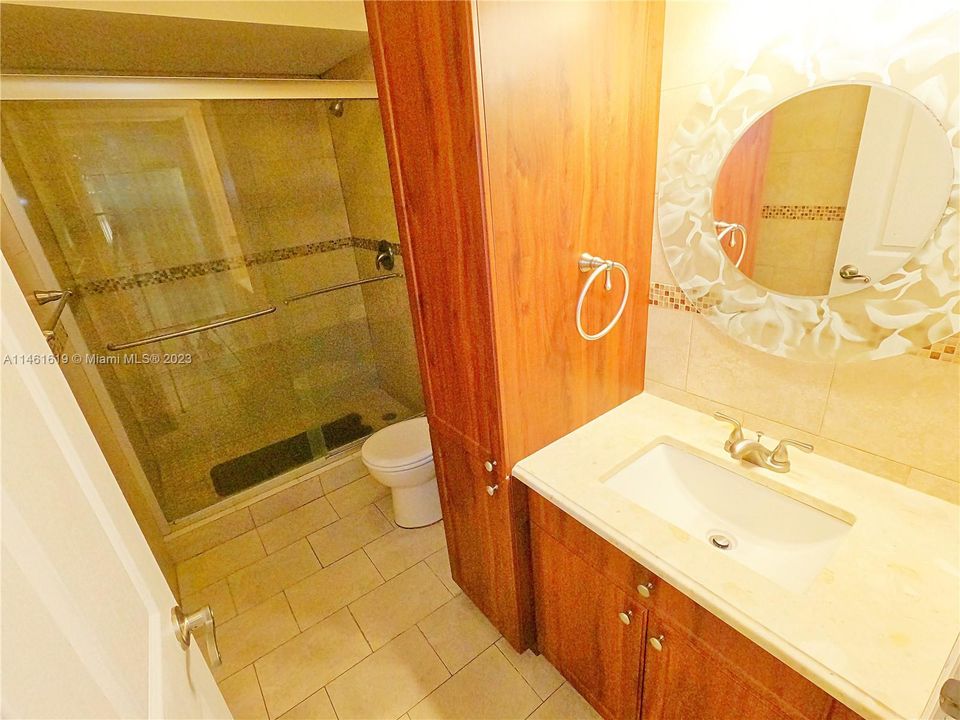 Recently Rented: $2,600 (3 beds, 2 baths, 1240 Square Feet)