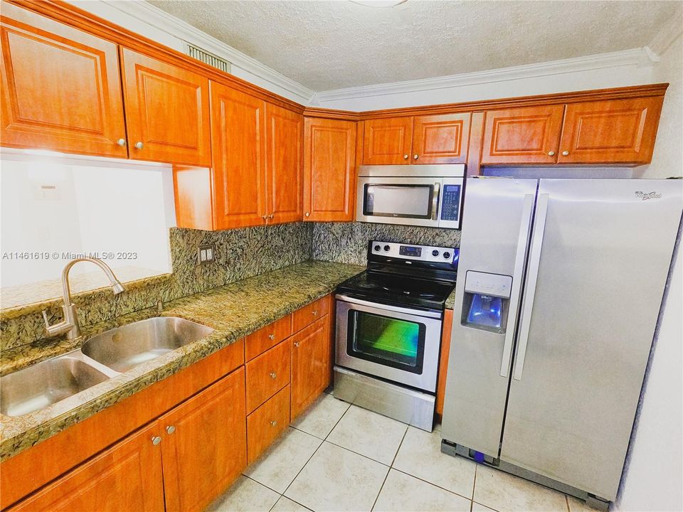 Recently Rented: $2,600 (3 beds, 2 baths, 1240 Square Feet)