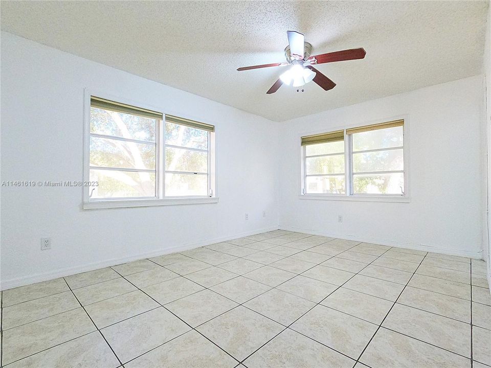 Recently Rented: $2,600 (3 beds, 2 baths, 1240 Square Feet)