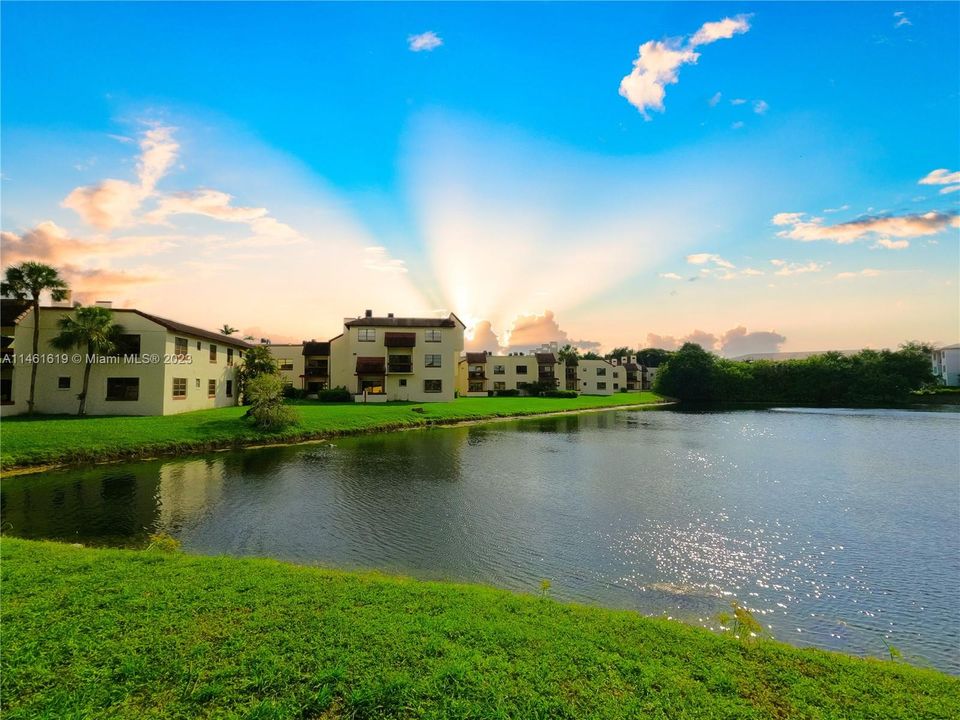 Recently Rented: $2,600 (3 beds, 2 baths, 1240 Square Feet)