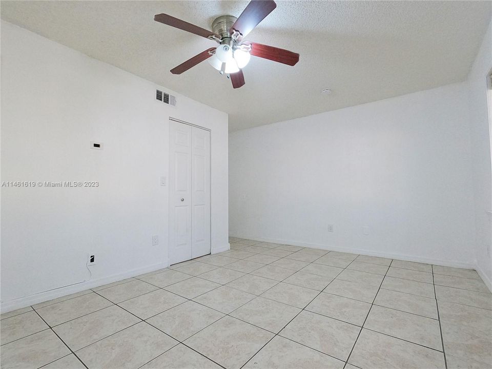 Recently Rented: $2,600 (3 beds, 2 baths, 1240 Square Feet)