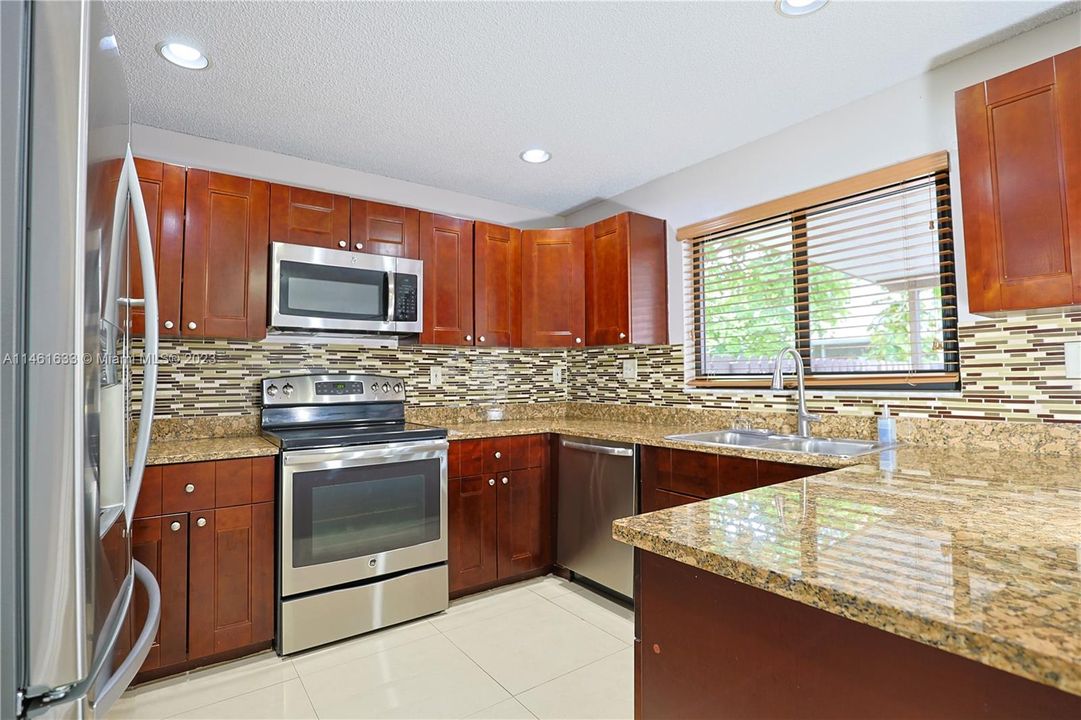 最近售出: $589,000 (3 贝兹, 2 浴室, 1672 平方英尺)