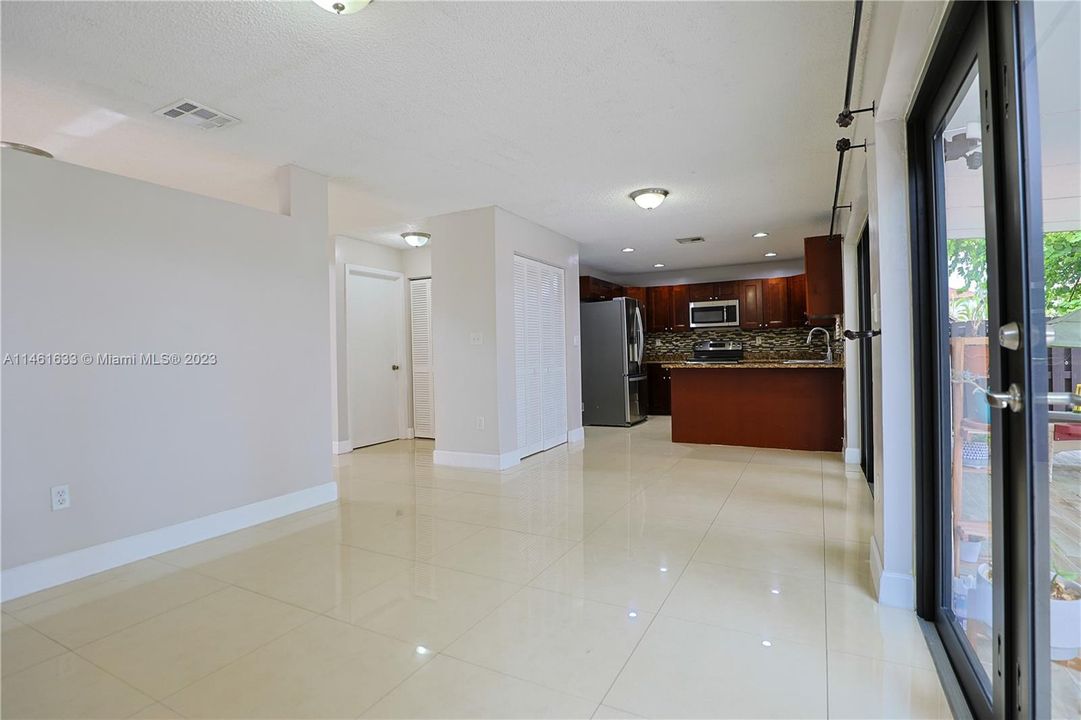 最近售出: $589,000 (3 贝兹, 2 浴室, 1672 平方英尺)