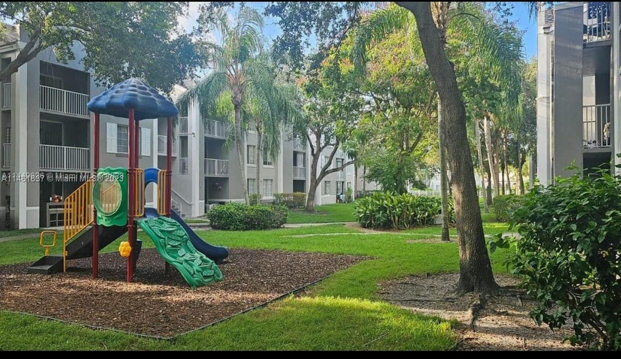 Recently Rented: $2,350 (2 beds, 2 baths, 1065 Square Feet)