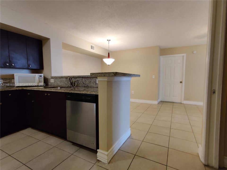 Recently Rented: $2,350 (2 beds, 2 baths, 1065 Square Feet)