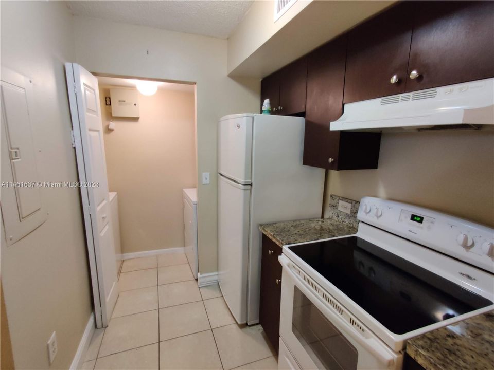 Recently Rented: $2,350 (2 beds, 2 baths, 1065 Square Feet)