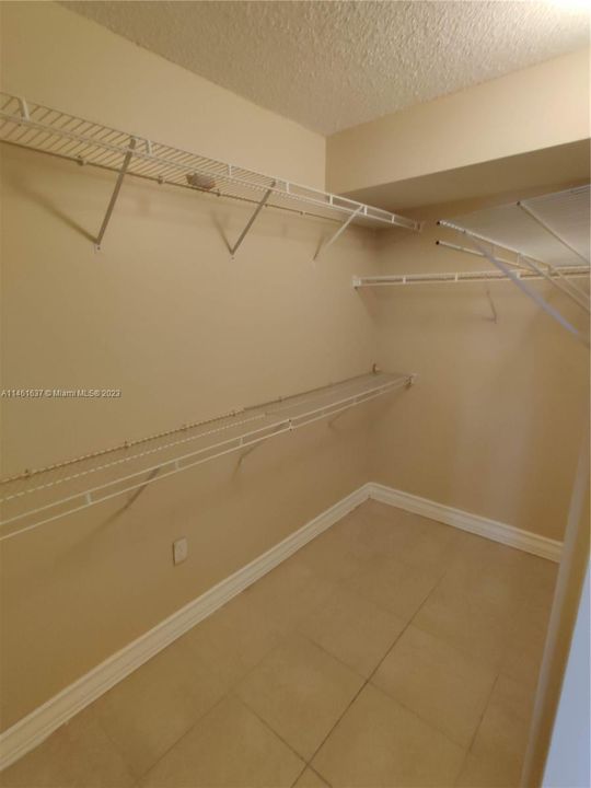 Recently Rented: $2,350 (2 beds, 2 baths, 1065 Square Feet)