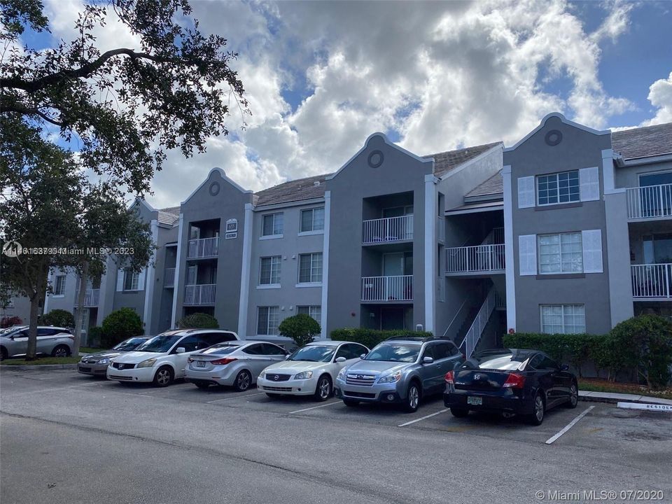 Recently Rented: $2,350 (2 beds, 2 baths, 1065 Square Feet)