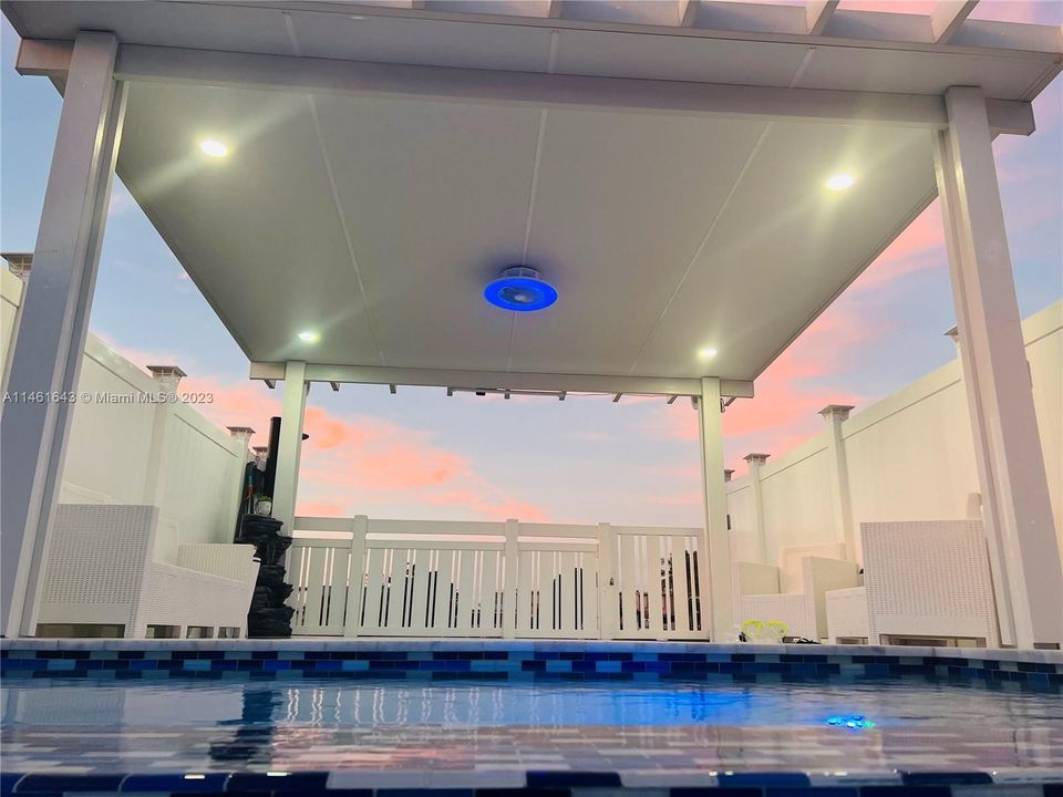 最近售出: $499,999 (2 贝兹, 2 浴室, 1314 平方英尺)