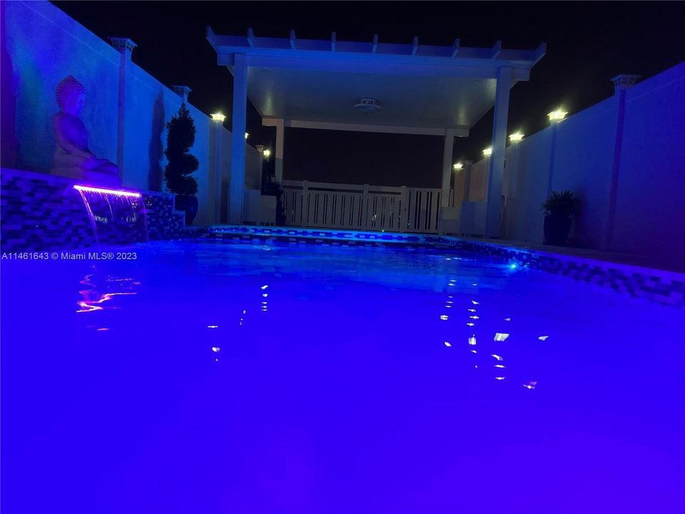 最近售出: $499,999 (2 贝兹, 2 浴室, 1314 平方英尺)