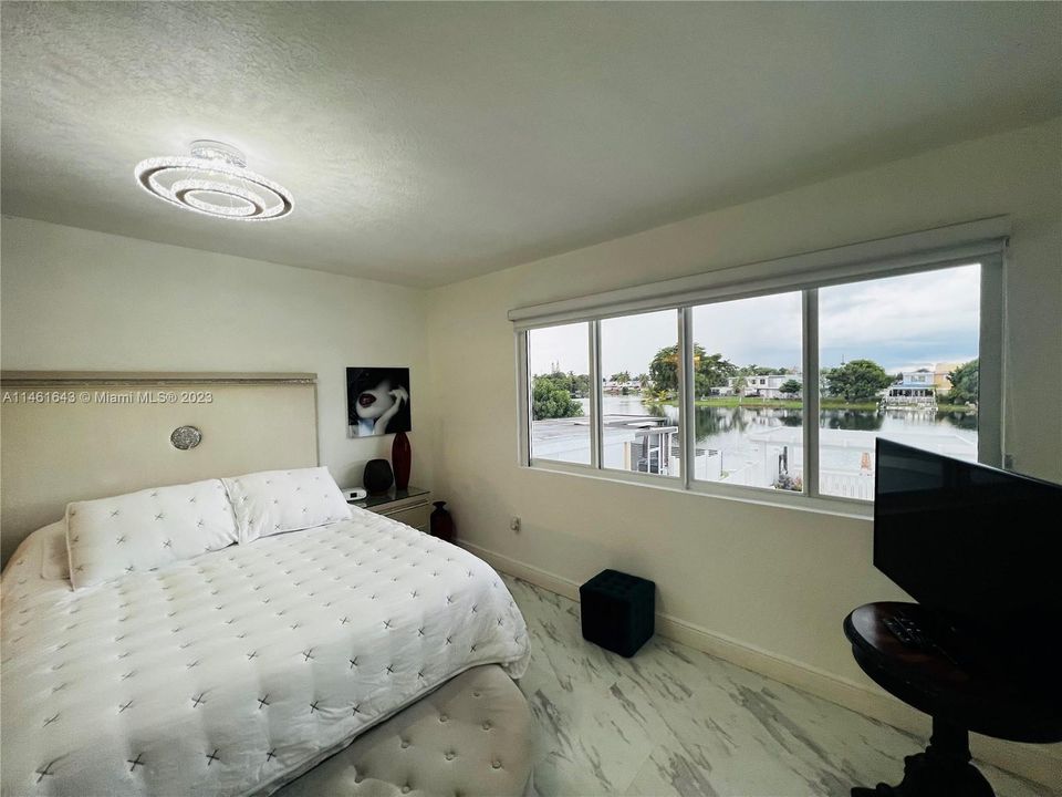 最近售出: $499,999 (2 贝兹, 2 浴室, 1314 平方英尺)