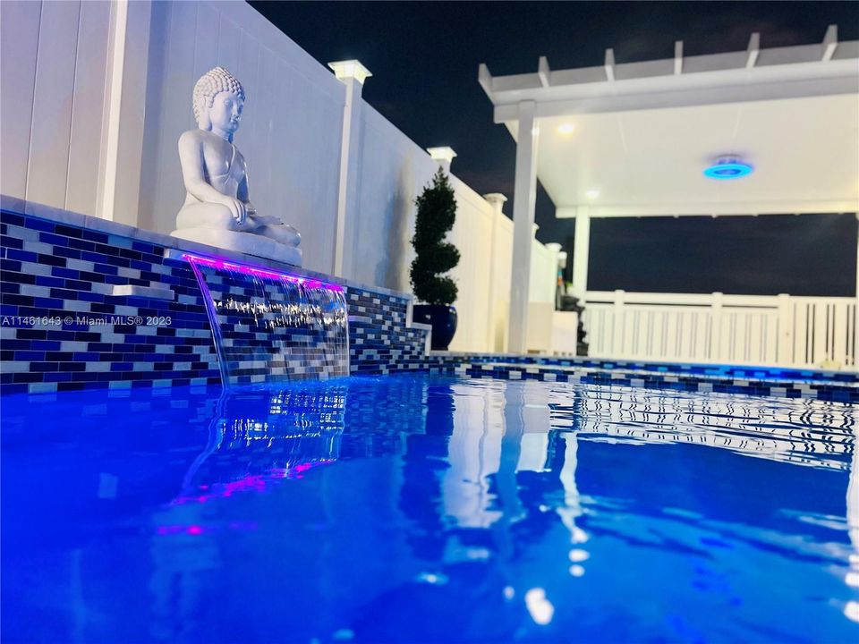 最近售出: $499,999 (2 贝兹, 2 浴室, 1314 平方英尺)