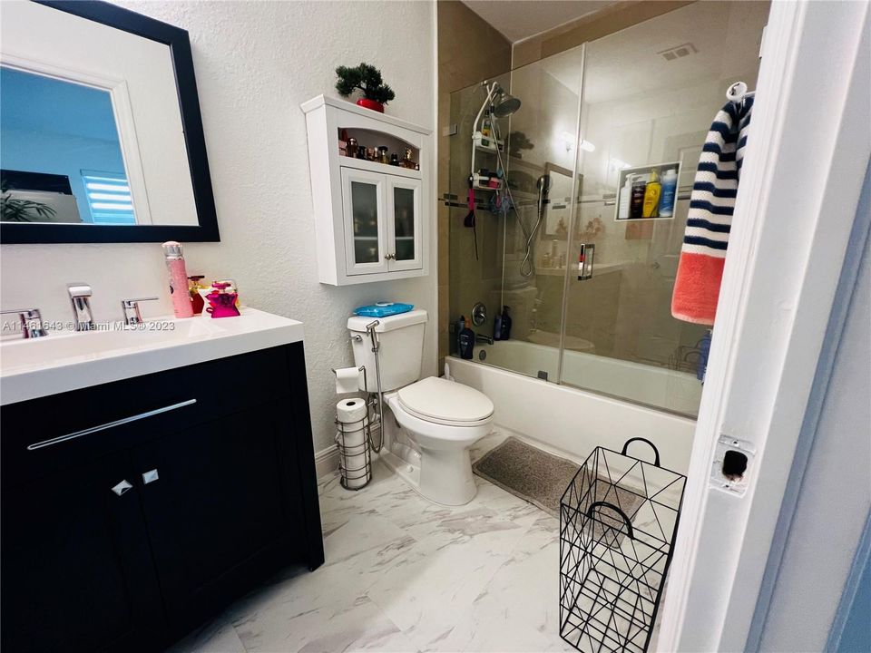 最近售出: $499,999 (2 贝兹, 2 浴室, 1314 平方英尺)