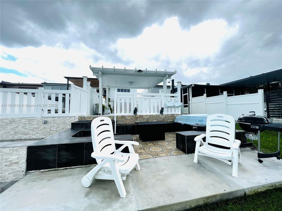 最近售出: $499,999 (2 贝兹, 2 浴室, 1314 平方英尺)