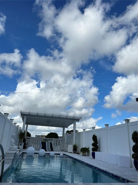 最近售出: $499,999 (2 贝兹, 2 浴室, 1314 平方英尺)