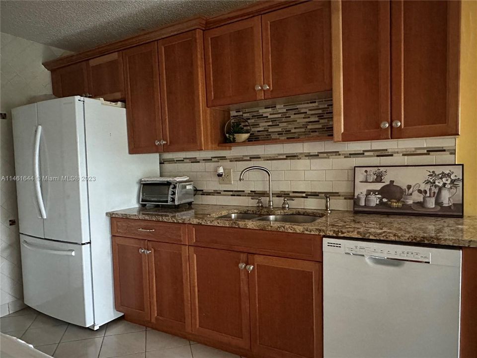 Vendido Recientemente: $250,000 (2 camas, 2 baños, 1200 Pies cuadrados)