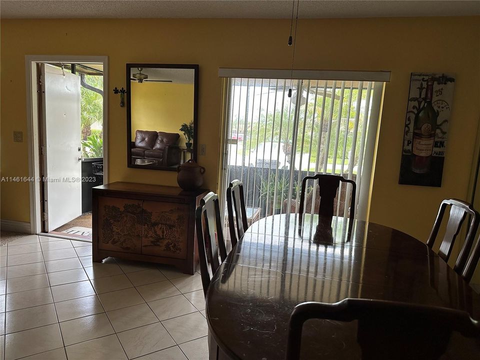 Vendido Recientemente: $250,000 (2 camas, 2 baños, 1200 Pies cuadrados)