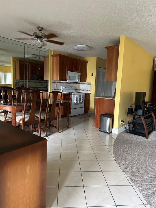 Vendido Recientemente: $250,000 (2 camas, 2 baños, 1200 Pies cuadrados)