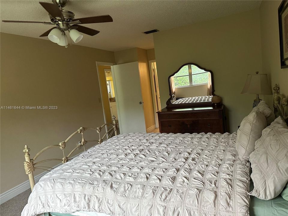 Vendido Recientemente: $250,000 (2 camas, 2 baños, 1200 Pies cuadrados)