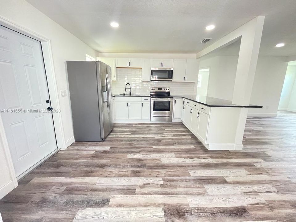 Vendido Recientemente: $169,900 (3 camas, 2 baños, 1111 Pies cuadrados)