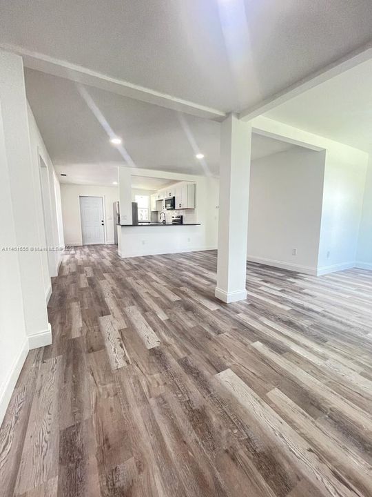 Vendido Recientemente: $169,900 (3 camas, 2 baños, 1111 Pies cuadrados)