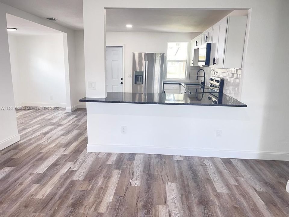 Vendido Recientemente: $169,900 (3 camas, 2 baños, 1111 Pies cuadrados)