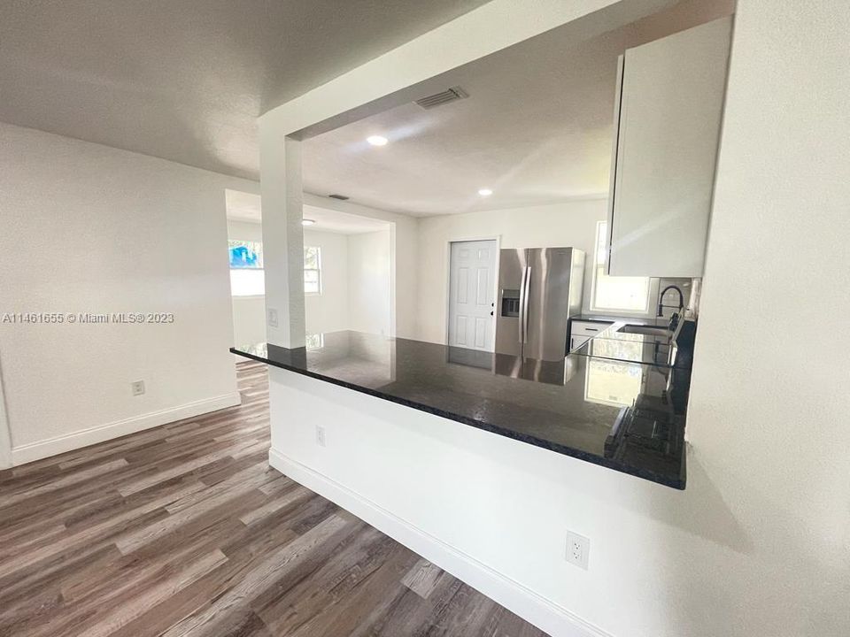 Vendido Recientemente: $169,900 (3 camas, 2 baños, 1111 Pies cuadrados)