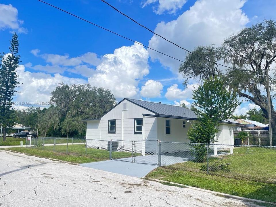 Vendido Recientemente: $169,900 (3 camas, 2 baños, 1111 Pies cuadrados)