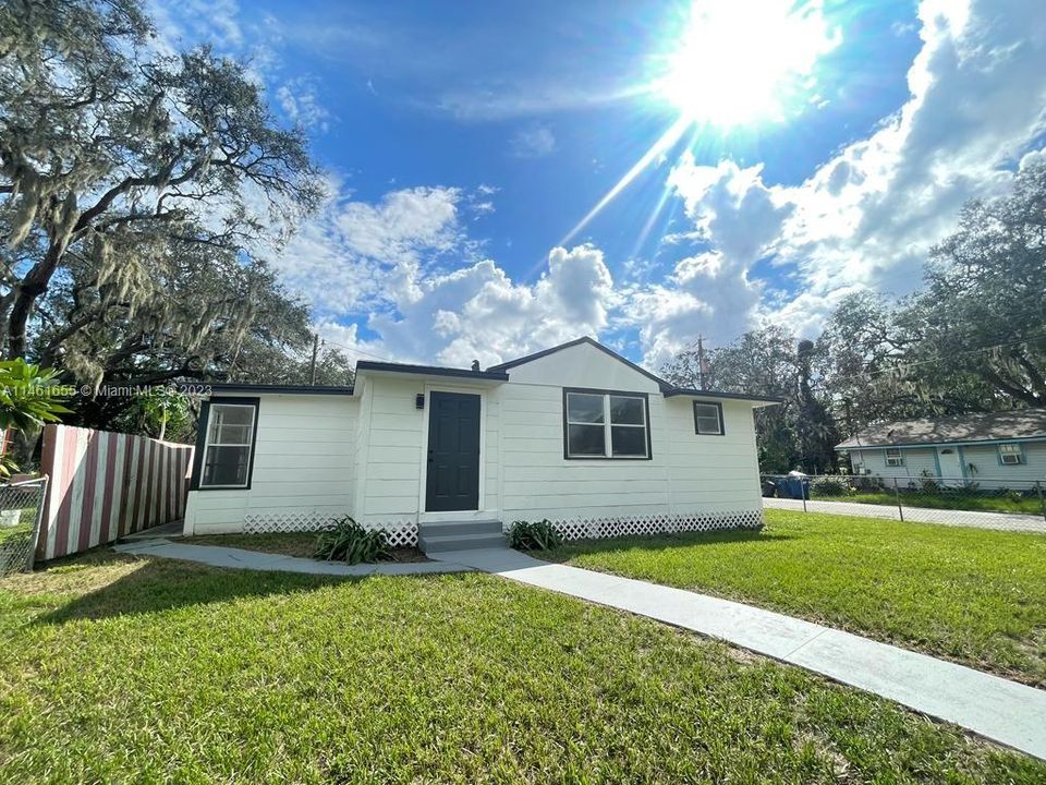 Vendido Recientemente: $169,900 (3 camas, 2 baños, 1111 Pies cuadrados)