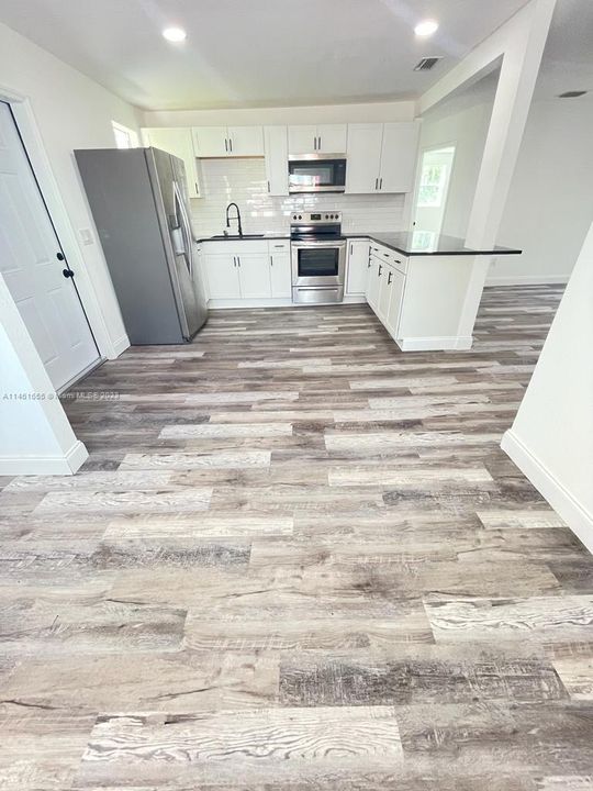 Vendido Recientemente: $169,900 (3 camas, 2 baños, 1111 Pies cuadrados)