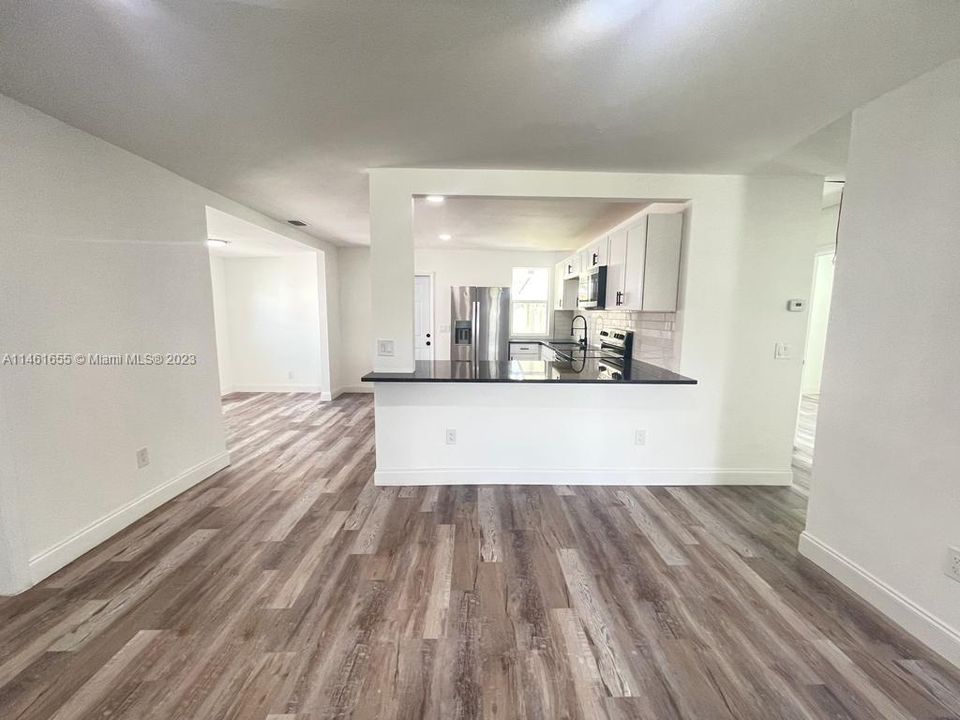 Vendido Recientemente: $169,900 (3 camas, 2 baños, 1111 Pies cuadrados)