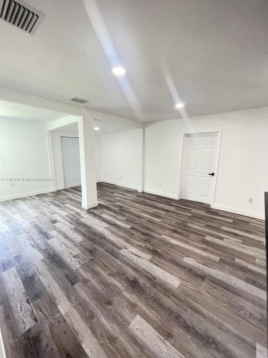 Vendido Recientemente: $169,900 (3 camas, 2 baños, 1111 Pies cuadrados)