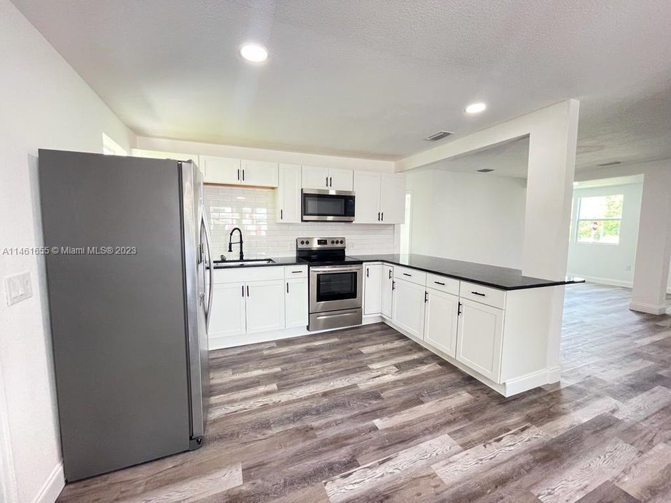 Vendido Recientemente: $169,900 (3 camas, 2 baños, 1111 Pies cuadrados)