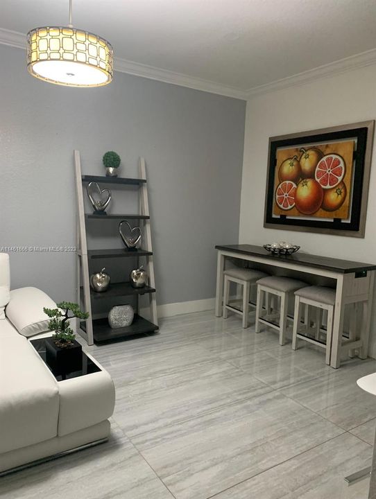 最近售出: $350,000 (3 贝兹, 2 浴室, 1142 平方英尺)