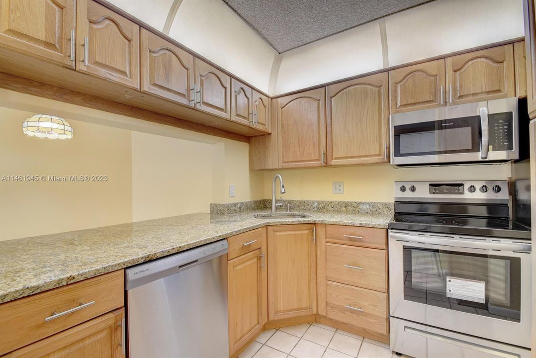 Recently Sold: $237,000 (2 beds, 2 baths, 1005 Square Feet)