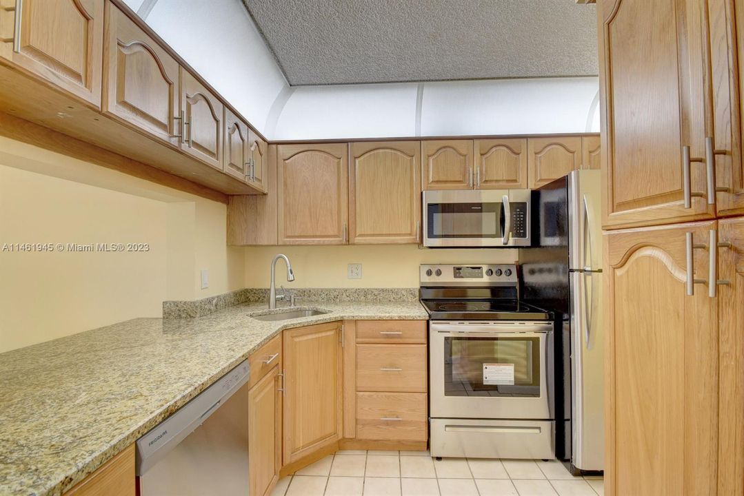 Recently Sold: $237,000 (2 beds, 2 baths, 1005 Square Feet)