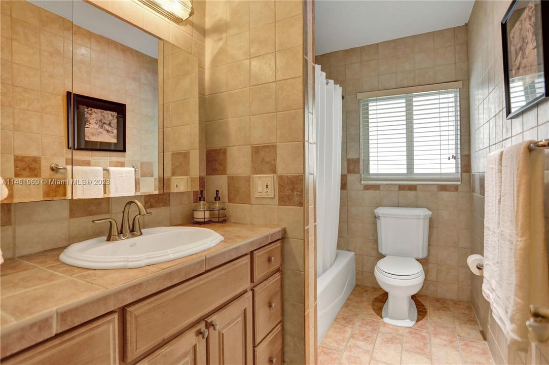 Recently Sold: $1,150,000 (3 beds, 2 baths, 1787 Square Feet)