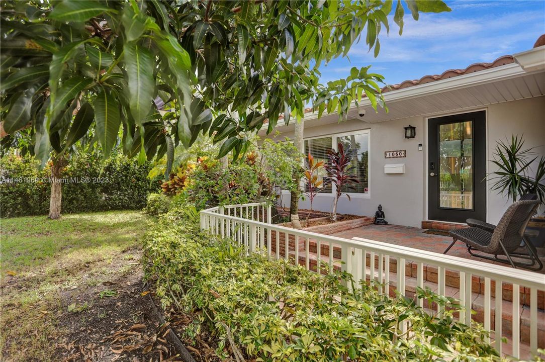 Recently Sold: $1,150,000 (3 beds, 2 baths, 1787 Square Feet)