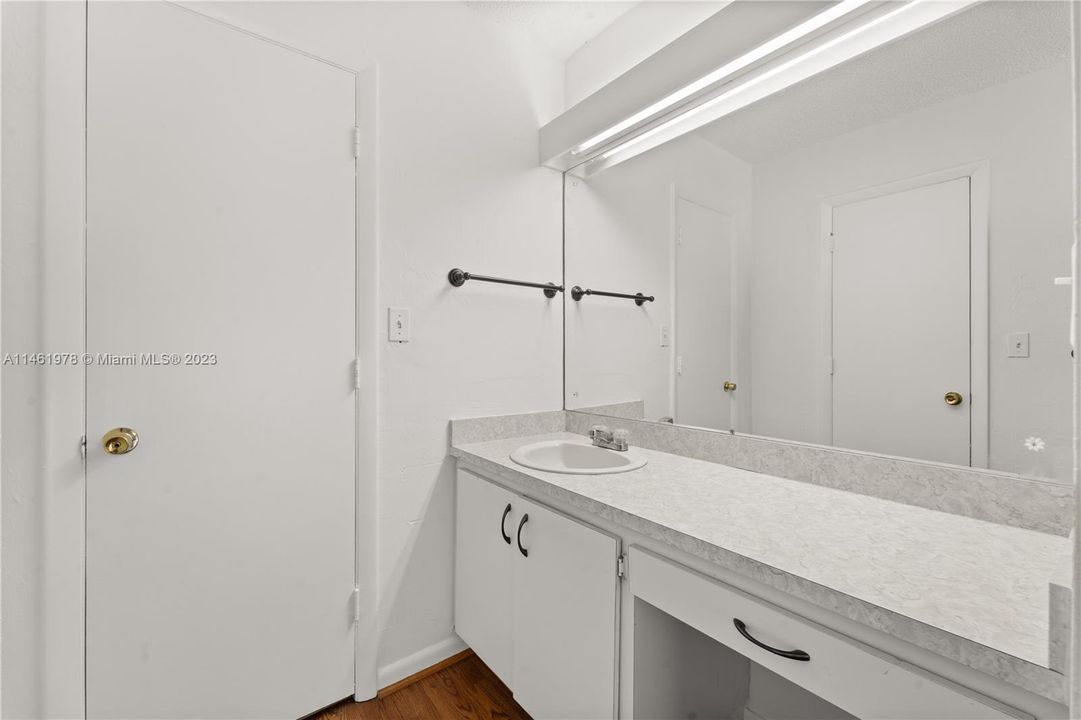 Recently Sold: $455,000 (2 beds, 2 baths, 1986 Square Feet)