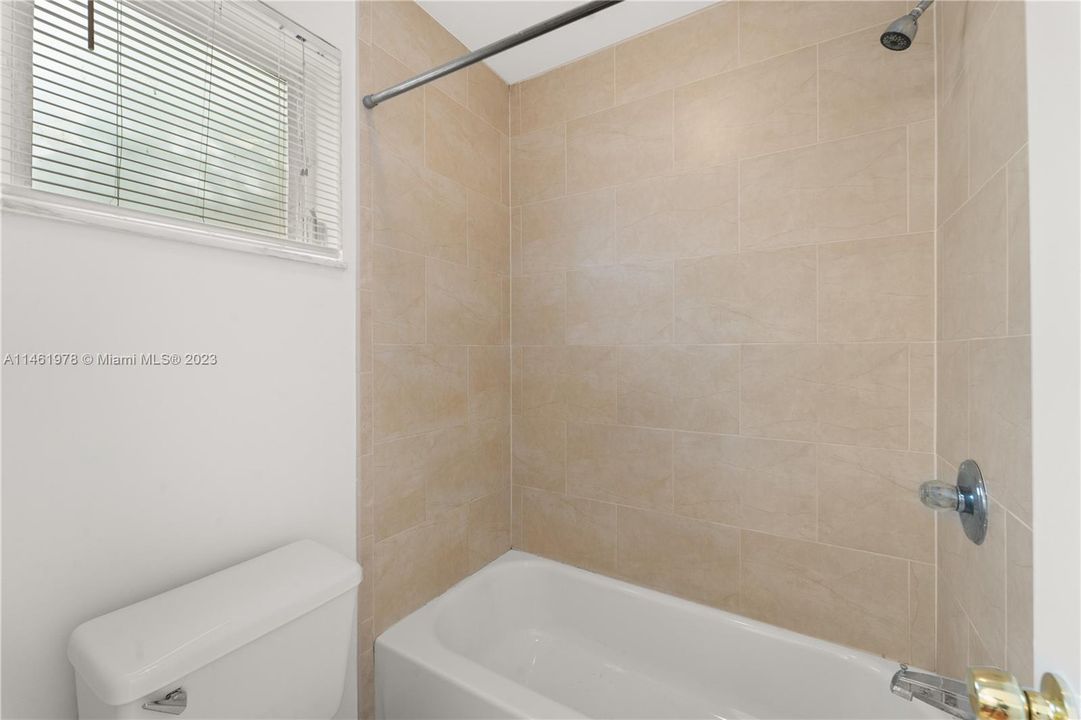 Recently Sold: $455,000 (2 beds, 2 baths, 1986 Square Feet)