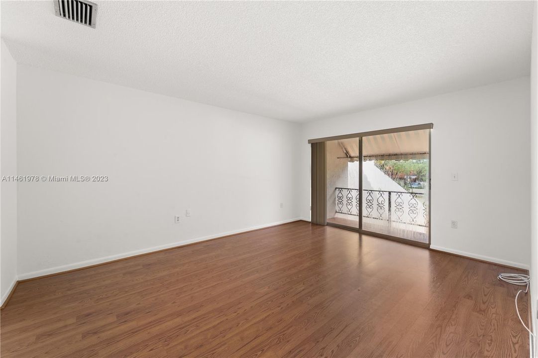 Recently Sold: $455,000 (2 beds, 2 baths, 1986 Square Feet)