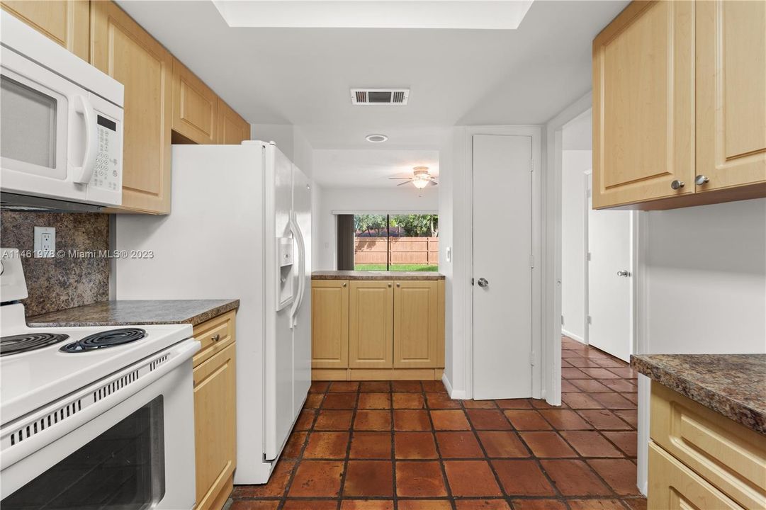 Recently Sold: $455,000 (2 beds, 2 baths, 1986 Square Feet)