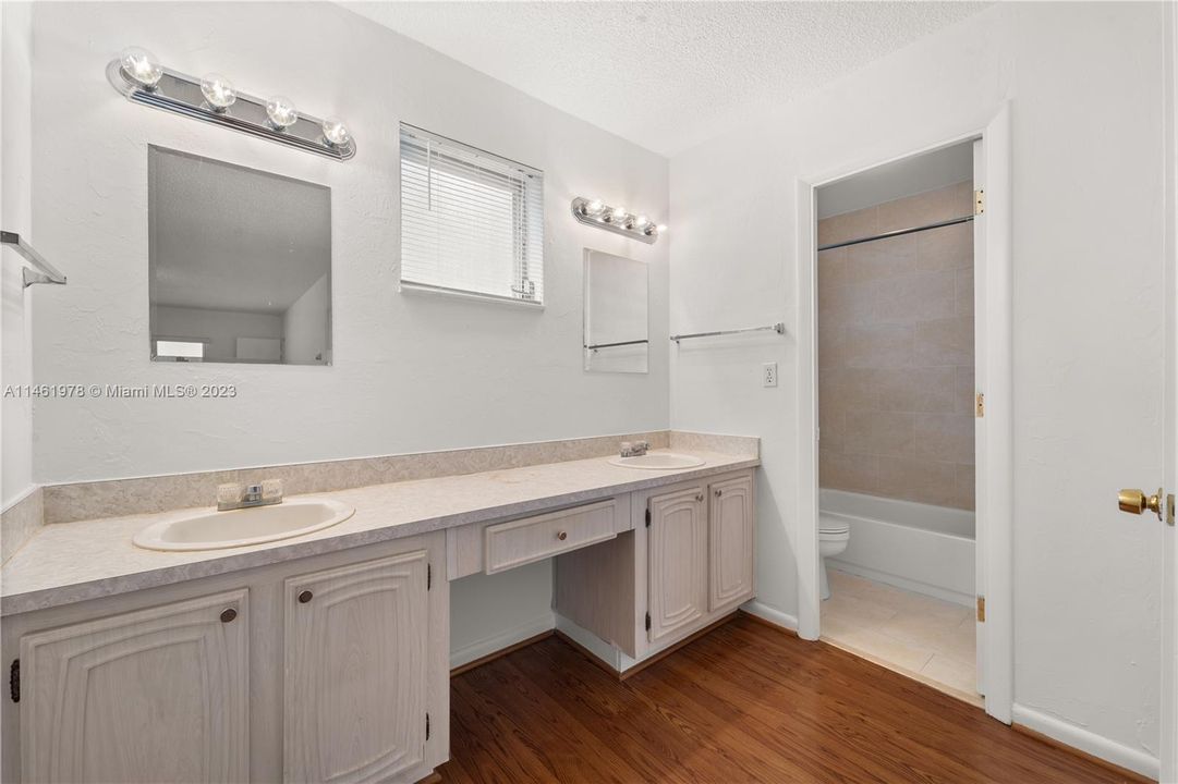 Recently Sold: $455,000 (2 beds, 2 baths, 1986 Square Feet)